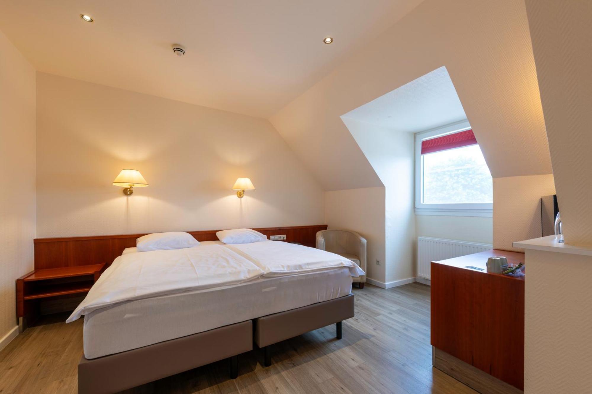 L'Hotel Et Restaurant Du Golf De Clervaux Eselborn 外观 照片