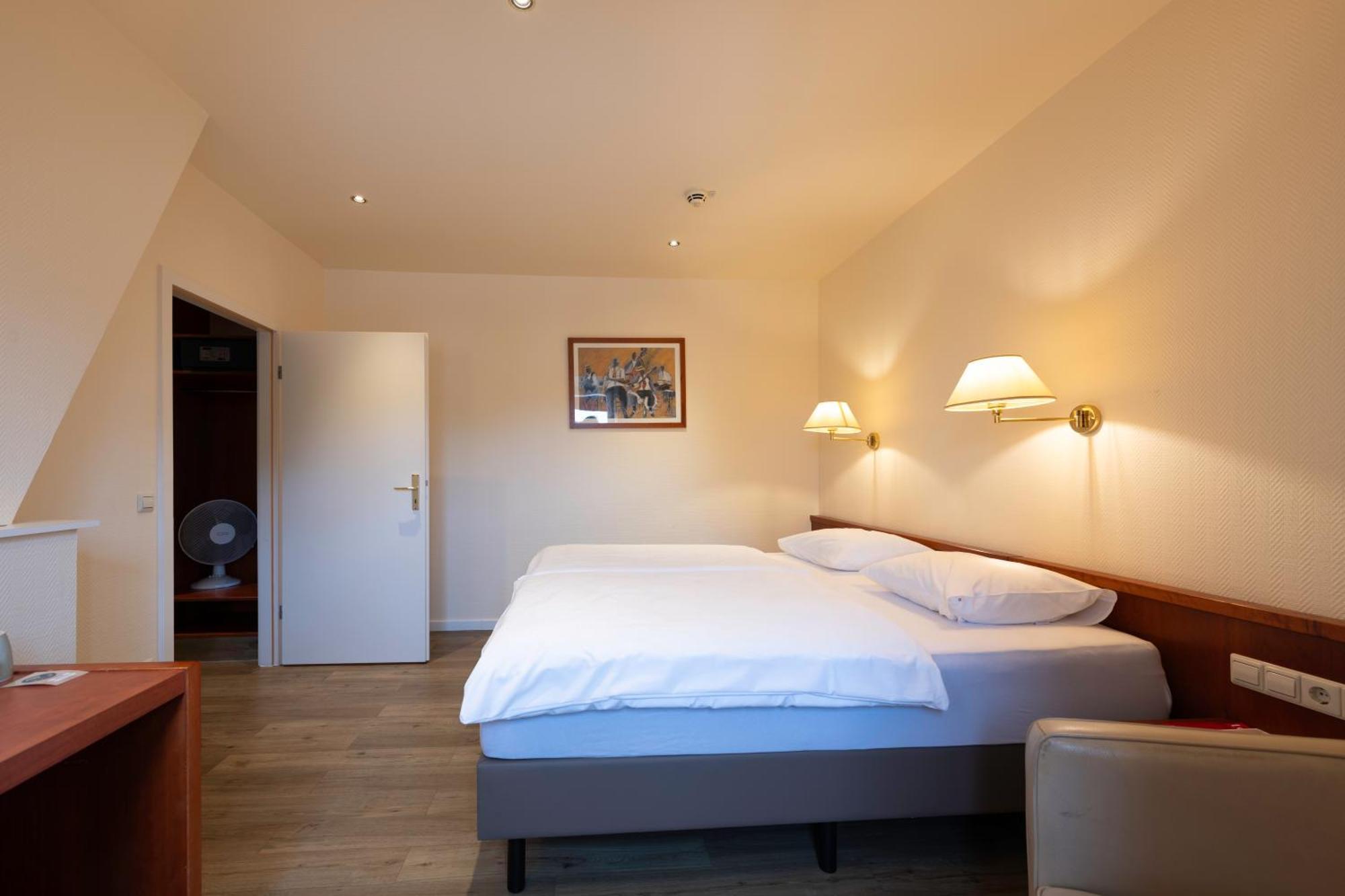 L'Hotel Et Restaurant Du Golf De Clervaux Eselborn 外观 照片