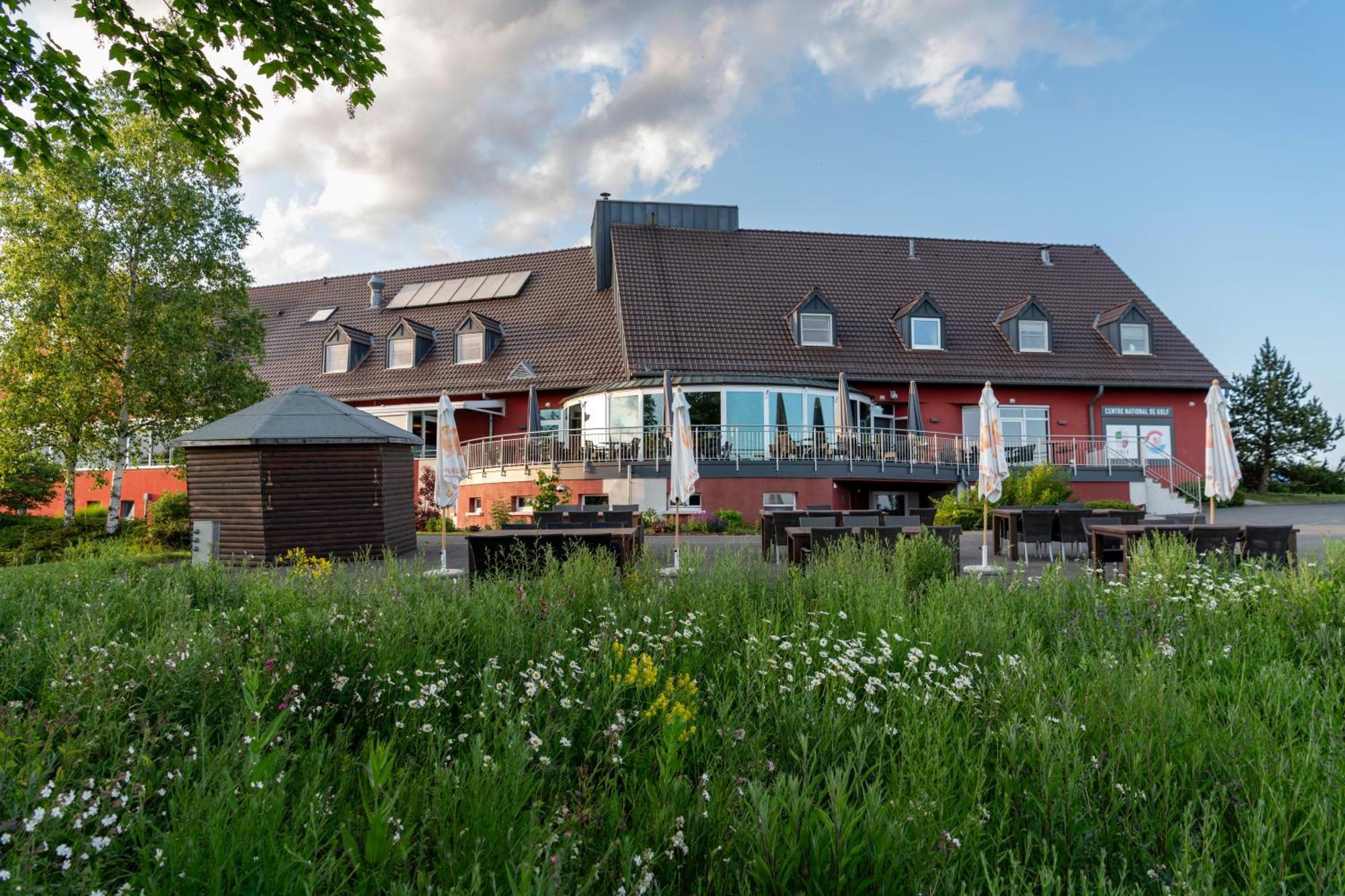 L'Hotel Et Restaurant Du Golf De Clervaux Eselborn 外观 照片