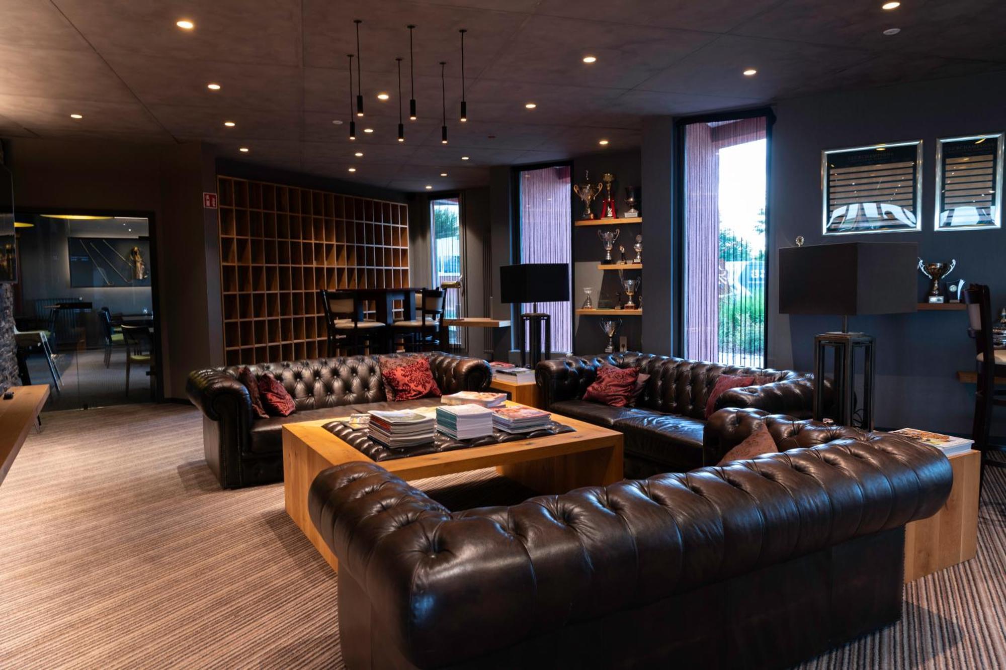 L'Hotel Et Restaurant Du Golf De Clervaux Eselborn 外观 照片